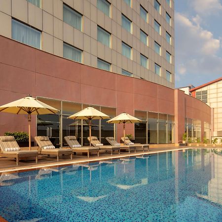 เรดิสัน คุรุคราม อุทโยค วิหาร Hotel คูร์เคาน์ ภายนอก รูปภาพ The pool at the hotel