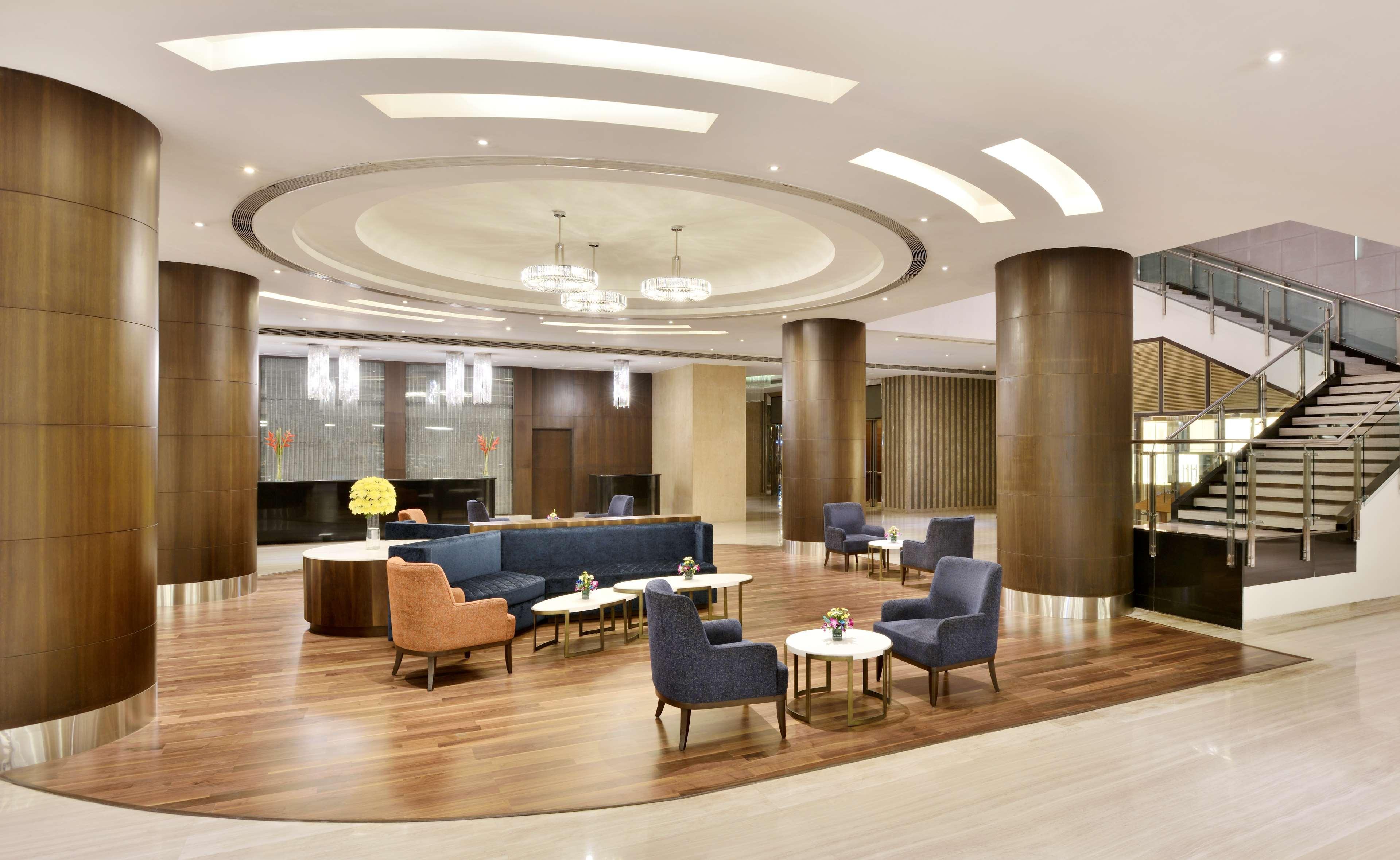 เรดิสัน คุรุคราม อุทโยค วิหาร Hotel คูร์เคาน์ ภายนอก รูปภาพ Lobby