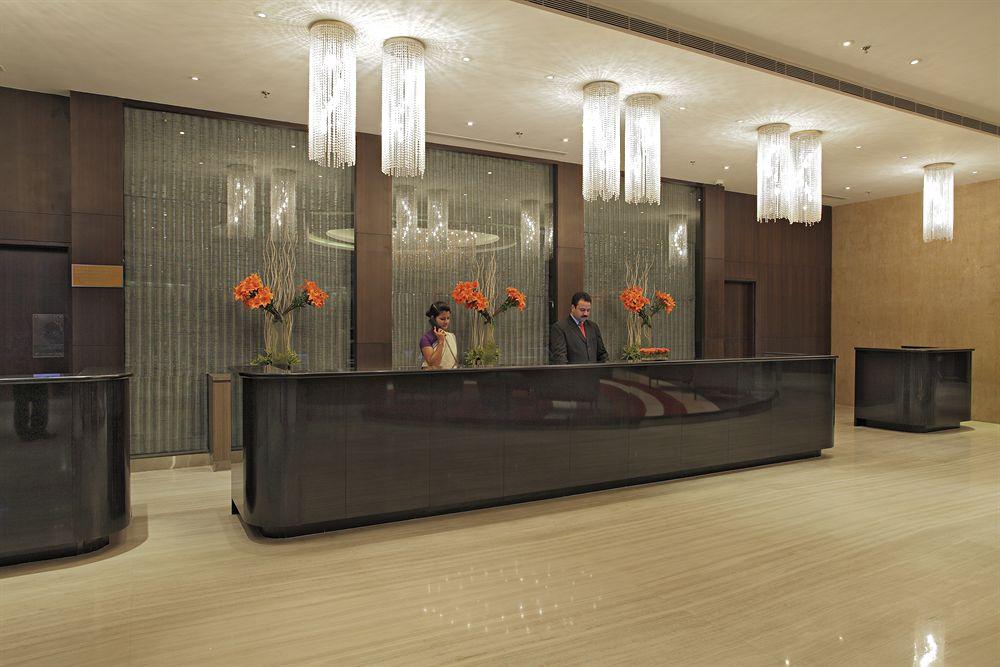 เรดิสัน คุรุคราม อุทโยค วิหาร Hotel คูร์เคาน์ ภายนอก รูปภาพ The lobby of the hotel
