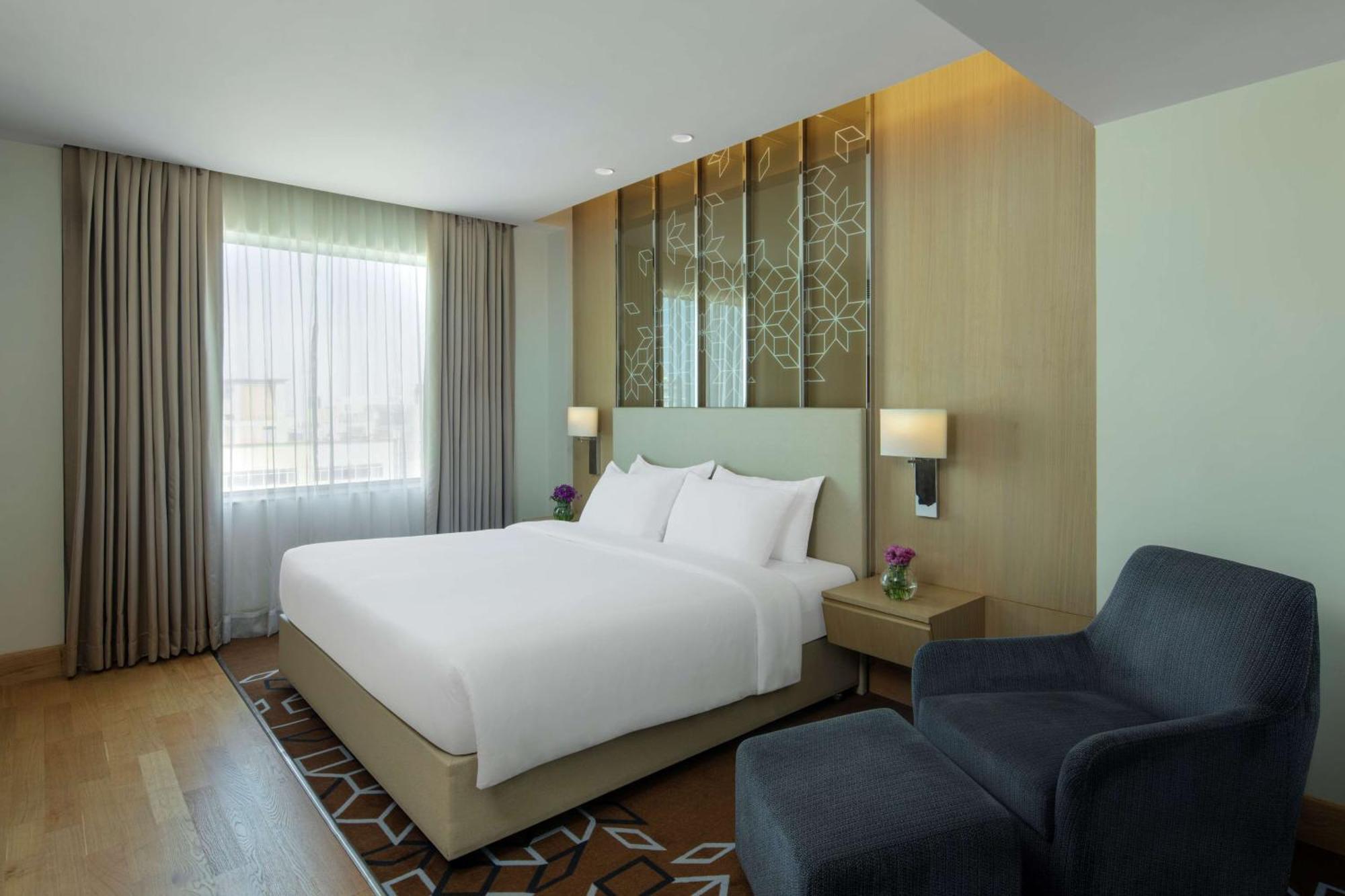 เรดิสัน คุรุคราม อุทโยค วิหาร Hotel คูร์เคาน์ ภายนอก รูปภาพ