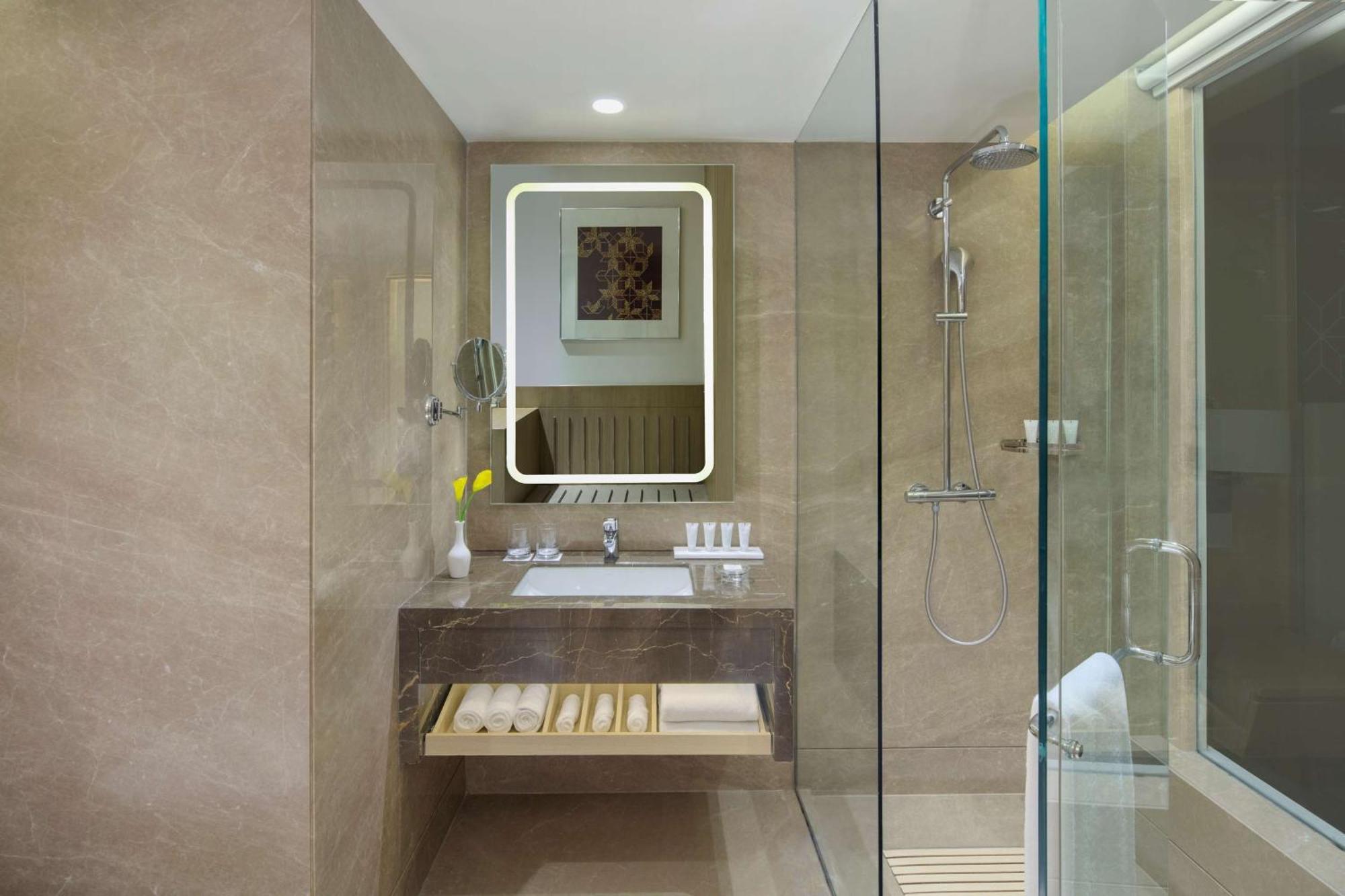 เรดิสัน คุรุคราม อุทโยค วิหาร Hotel คูร์เคาน์ ภายนอก รูปภาพ