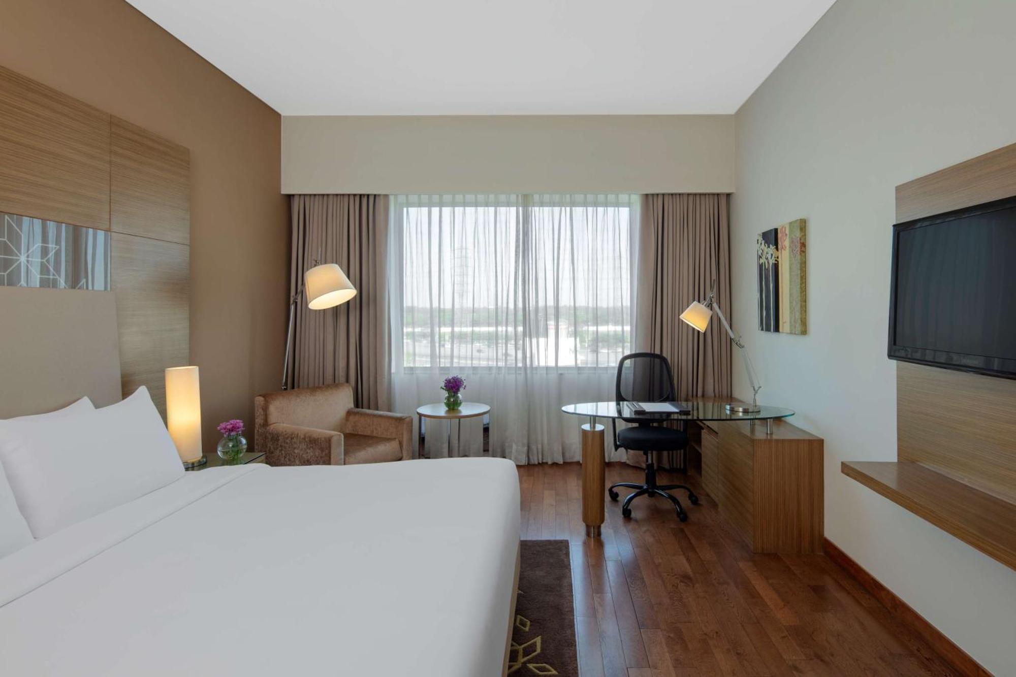 เรดิสัน คุรุคราม อุทโยค วิหาร Hotel คูร์เคาน์ ภายนอก รูปภาพ