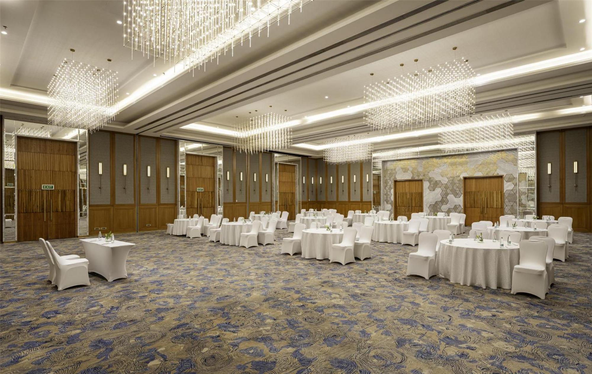 เรดิสัน คุรุคราม อุทโยค วิหาร Hotel คูร์เคาน์ ภายนอก รูปภาพ