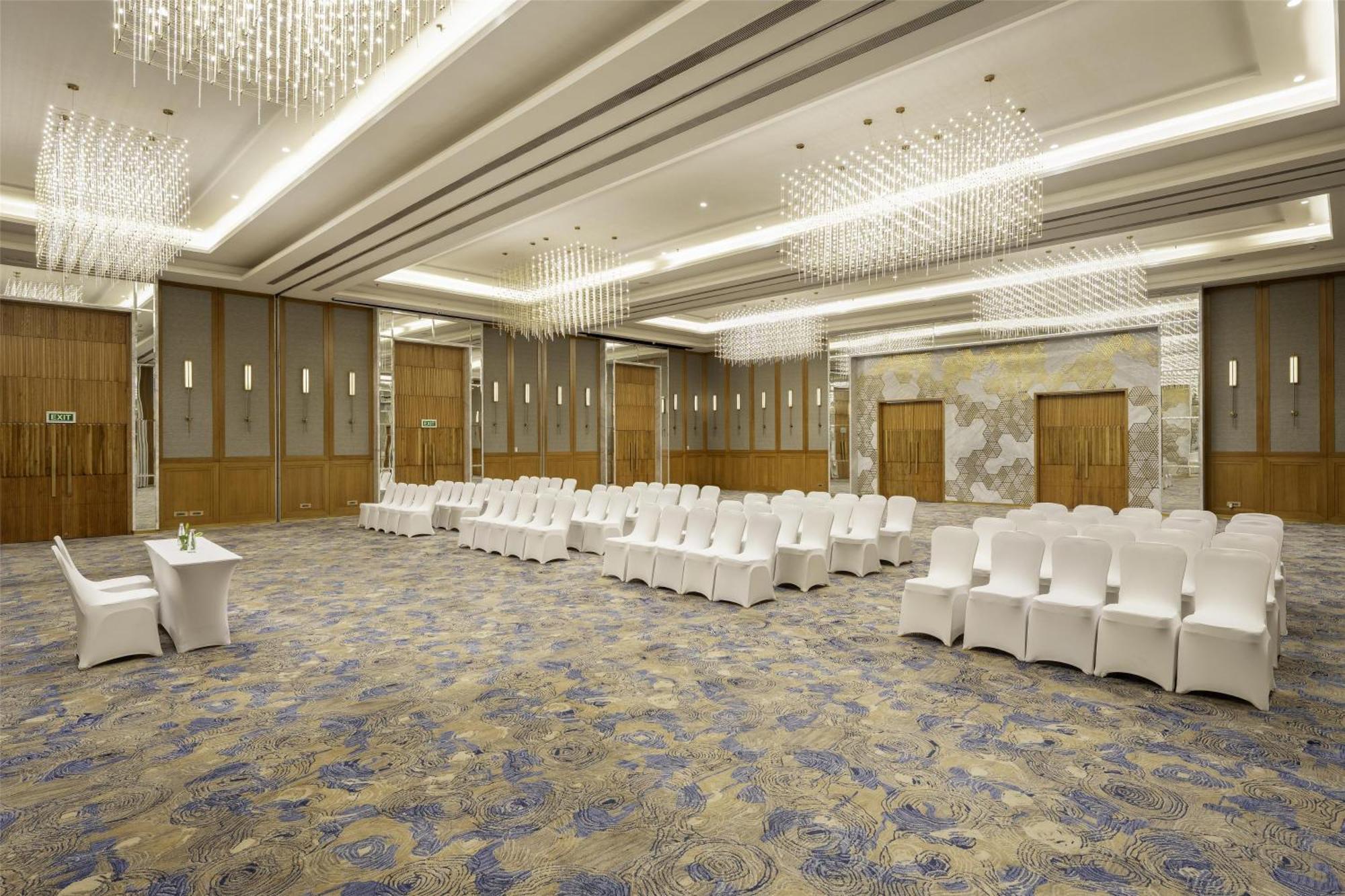 เรดิสัน คุรุคราม อุทโยค วิหาร Hotel คูร์เคาน์ ภายนอก รูปภาพ